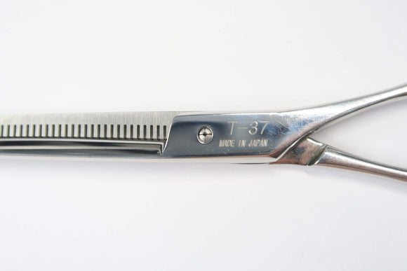 Cランク【光シザー HIKARI ヒカリ】 T-37 セニング 美容師・理容師 5.5インチ 右利き 【中古】:H-12055