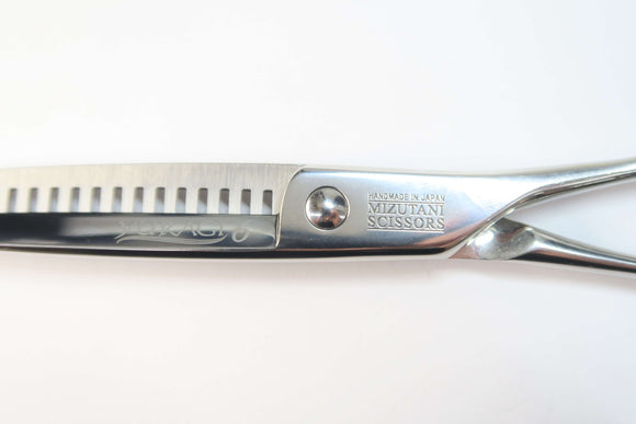 Cランク【MIZUTANI SCISSORS ミズタニシザーズ】 ACRO YURAGI 6 セニング 美容師・理容師 6.0インチ 右利き 【中古】:H-12185