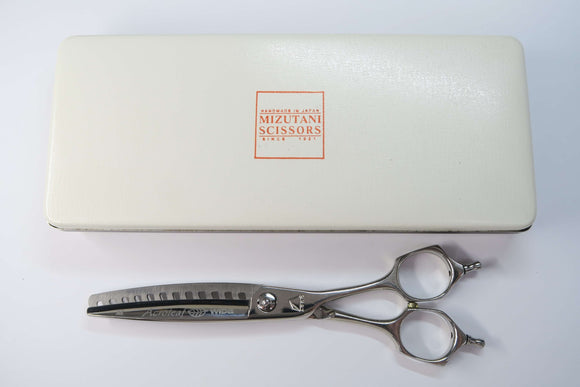 Cランク【MIZUTANI SCISSORS ミズタニシザーズ】 ACRO Acroleaf WIDE M-12 セニング 美容師・理容師 5.9インチ 右利き 【中古】:G-1875