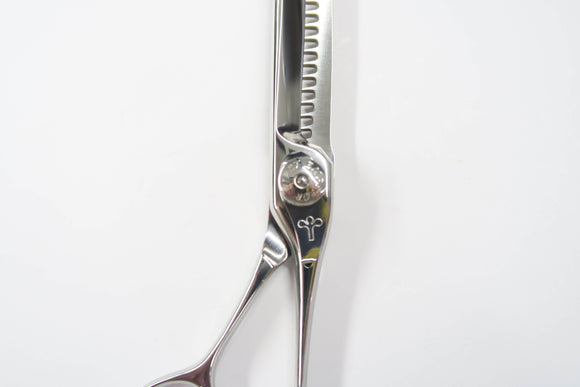 Cランク【ナルトシザー naruto scissors】 始皇帝 スーパーRK 二梳きヘネシーアンダーソン B21 セニング 美容師・理容師 6.0インチ 右利き 【中古】:H-11677