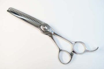 Cランク【ナルトシザー naruto scissors】 四梳きヘネシーローリングB23 セニング 美容師・理容師 6.3インチ 右利き 【中古】:H-11127