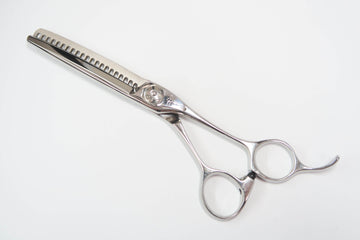 Cランク【ナルトシザー naruto scissors】 始皇帝 スーパーRK 二梳きヘネシーアンダーソン B21 セニング 美容師・理容師 6.0インチ 右利き 【中古】:H-11355