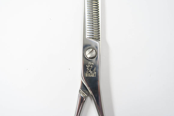 Cランク【光シザー HIKARI ヒカリ】 T-37 セニング 美容師・理容師 5.6インチ 右利き 【中古】:H-11916
