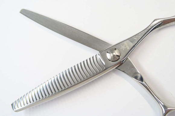 Cランク【SCISSORS JAPAN シザーズジャパン】 EF25%29i11 N セニング 美容師・理容師 5.7インチ 右利き 【中古】:H-12096