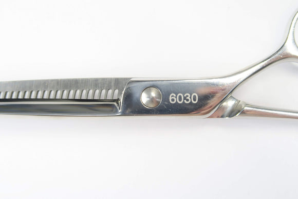 Cランク【AKKOHS アコス】 HR6030 セニング 美容師・理容師 6.0インチ 右利き 【中古】:H-12085