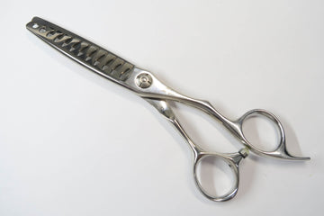 Cランク【SCISSORS JAPAN シザーズジャパン】 Q-ARA50%12Fi11 N セニング 美容師・理容師 5.7インチ 右利き 【中古】:H-12102