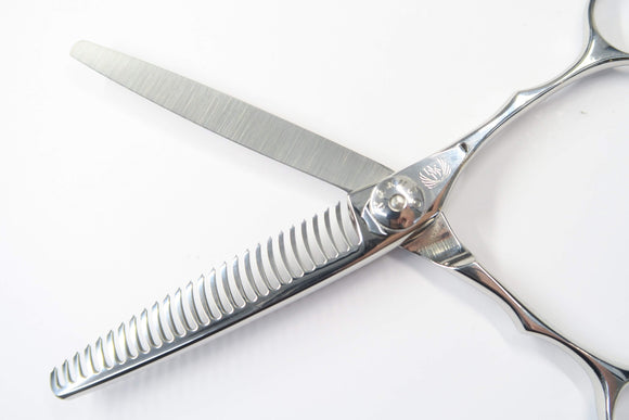 Cランク【ナルトシザー naruto scissors】 三梳きトラントS26 セニング 美容師・理容師 6.0インチ 右利き 【中古】:H-12090