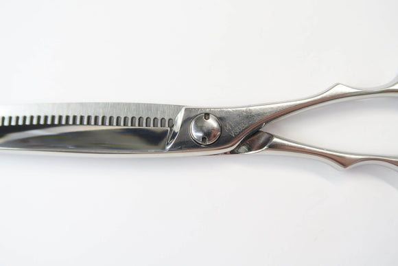Cランク【ナルトシザー naruto scissors】 レオヴィスタ MTS30G セニング 美容師・理容師 5.7インチ 右利き 【中古】:H-12109