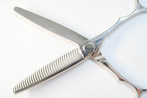 Cランク【ナルトシザー naruto scissors】 レオヴィスタ MTS30G セニング 美容師・理容師 5.7インチ 右利き 【中古】:H-12181